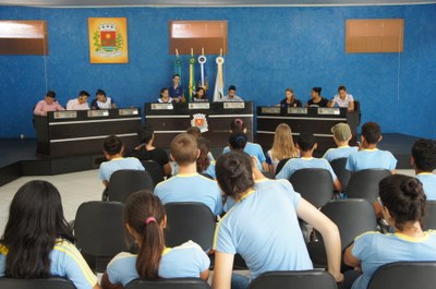Aproximando a escola do Legislativo