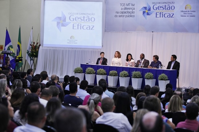 Gestão Eficaz reúne 300 servidores de 31 municípios do polo de Sinop